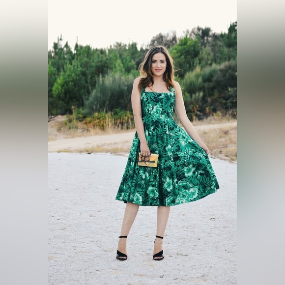 Zara Woman Green Tropical Fit and Flare Dress Size Medium  Palm Hawaiian - Picture 1 of 11